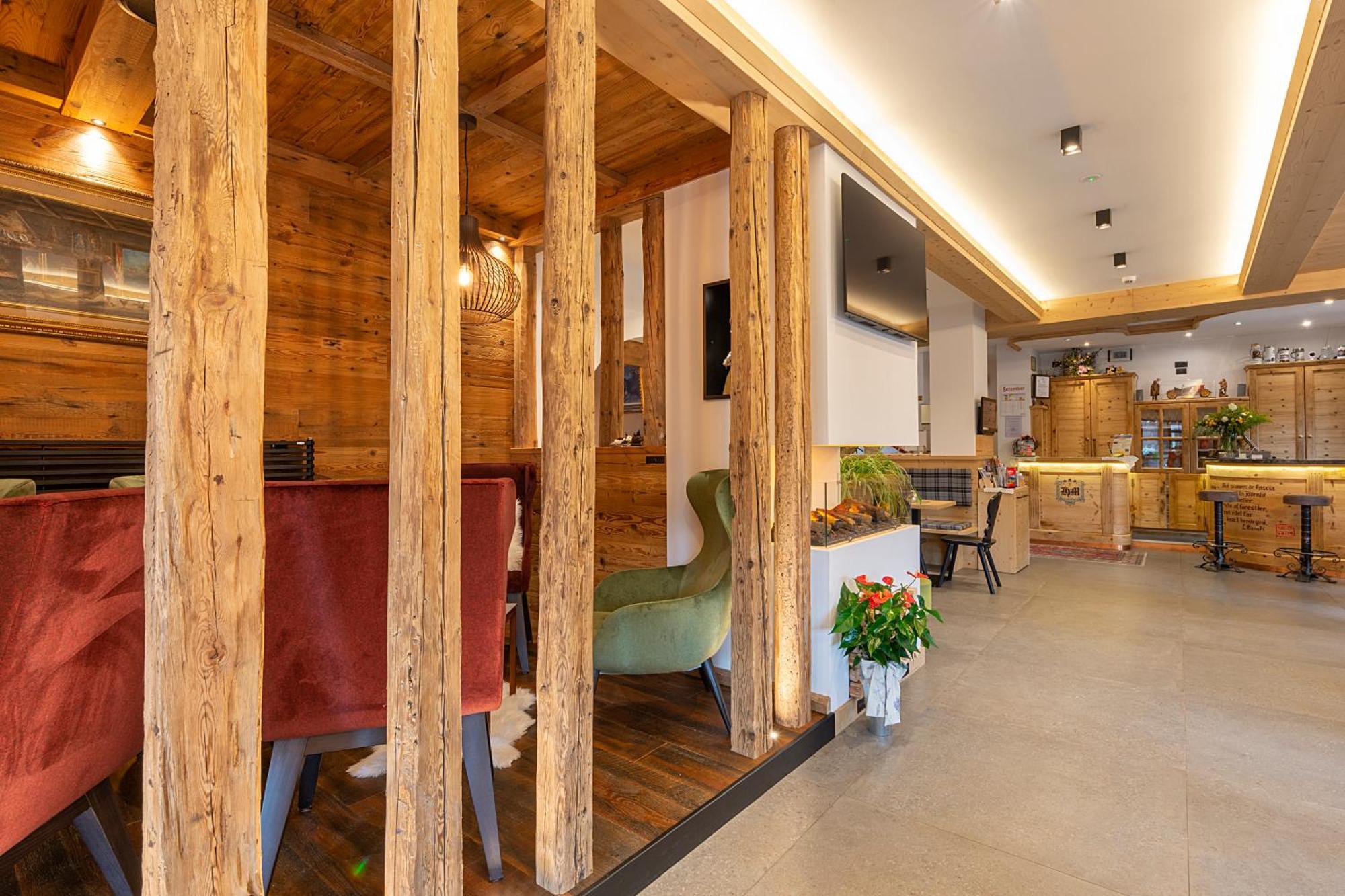 Monza Dolomites Hotel โมเอนา ภายนอก รูปภาพ