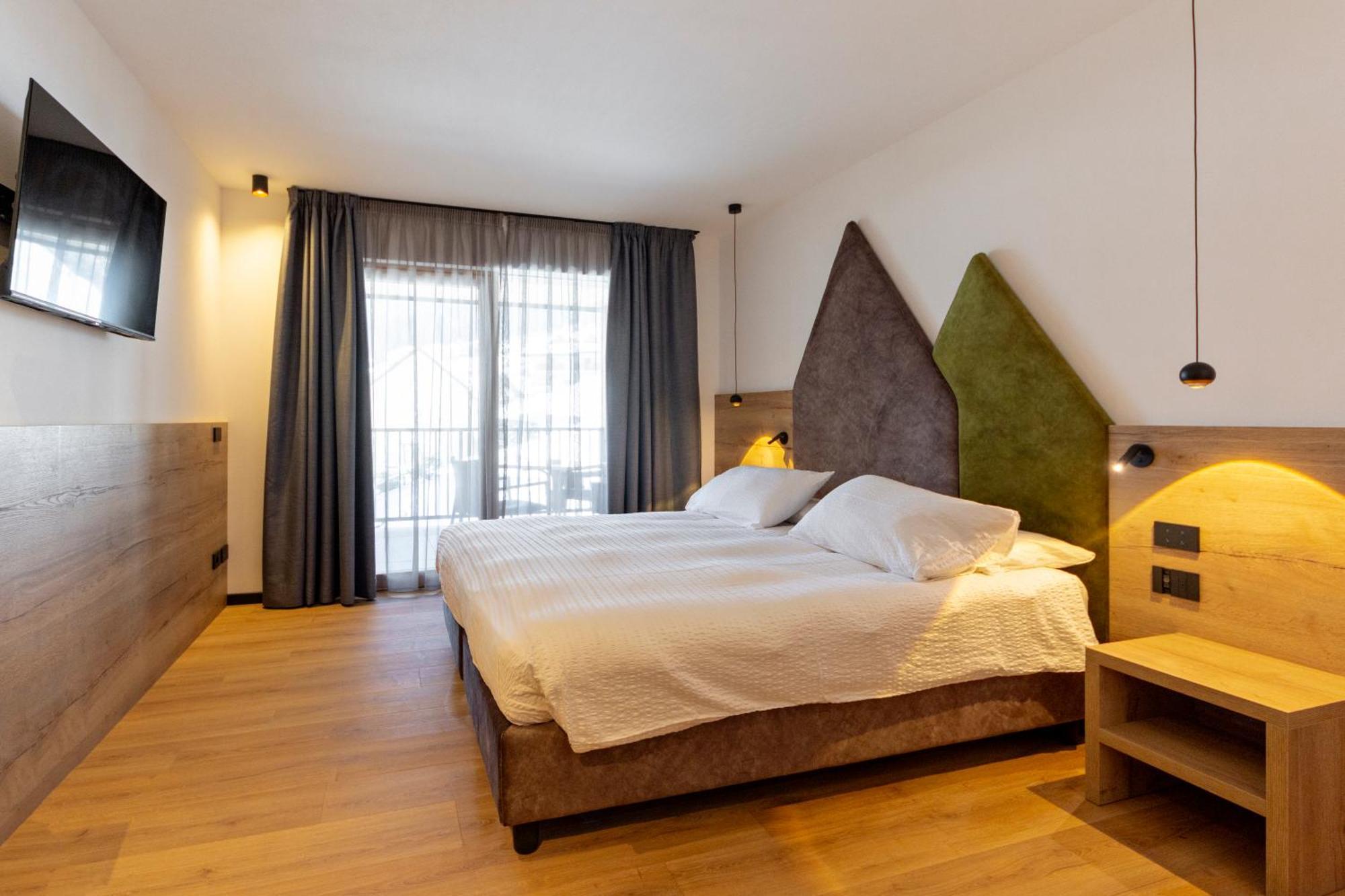 Monza Dolomites Hotel โมเอนา ภายนอก รูปภาพ