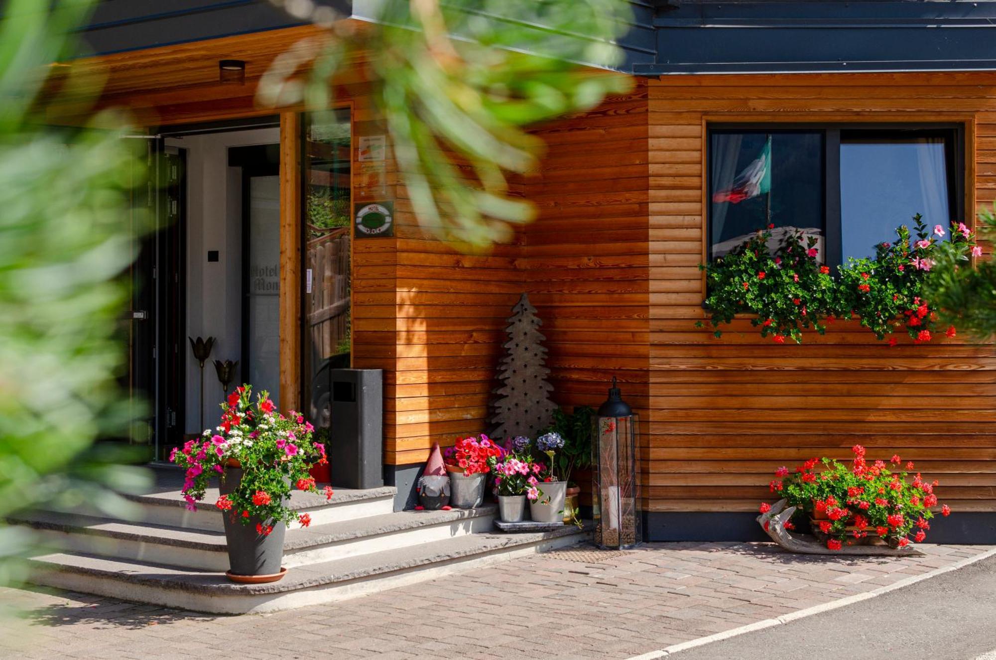 Monza Dolomites Hotel โมเอนา ภายนอก รูปภาพ