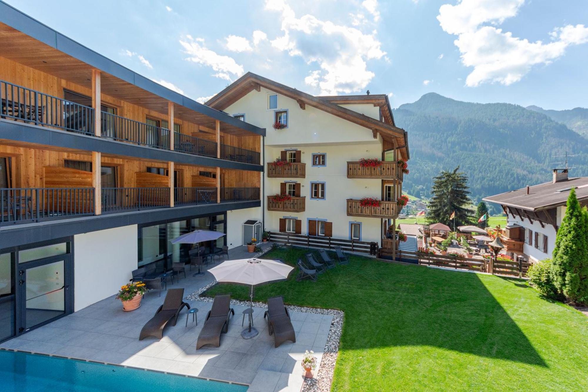 Monza Dolomites Hotel โมเอนา ภายนอก รูปภาพ