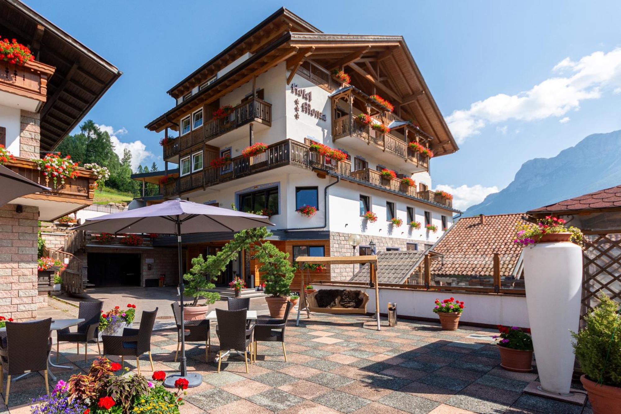 Monza Dolomites Hotel โมเอนา ภายนอก รูปภาพ