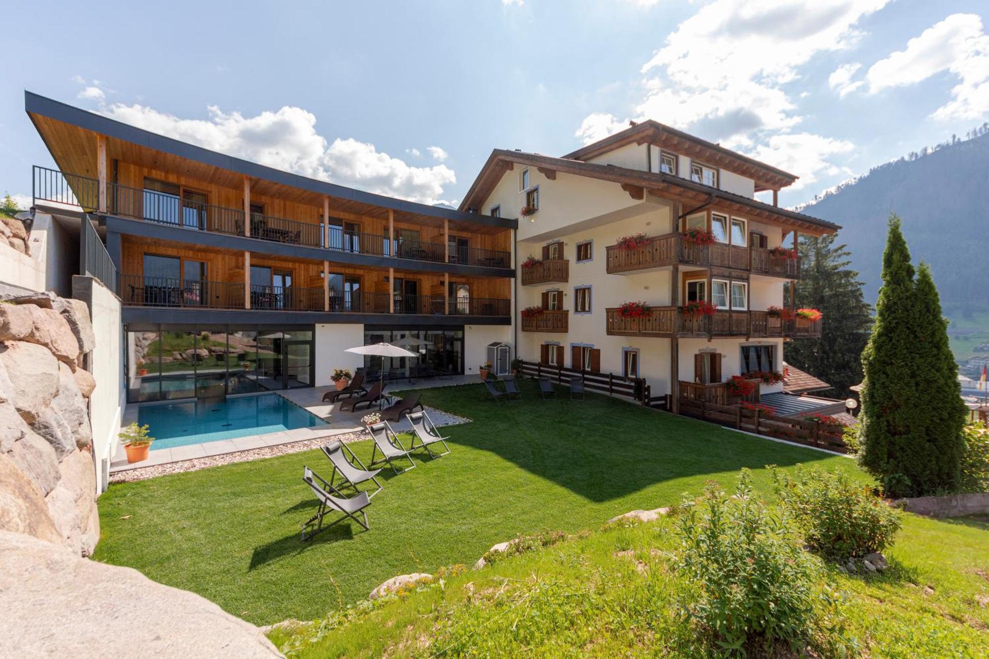Monza Dolomites Hotel โมเอนา ภายนอก รูปภาพ