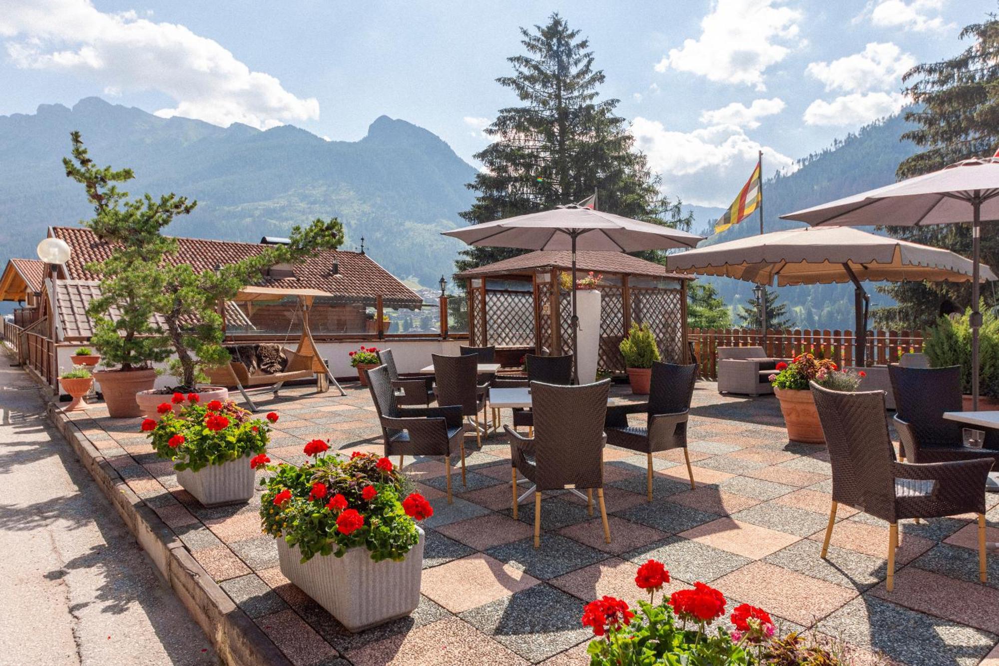 Monza Dolomites Hotel โมเอนา ภายนอก รูปภาพ