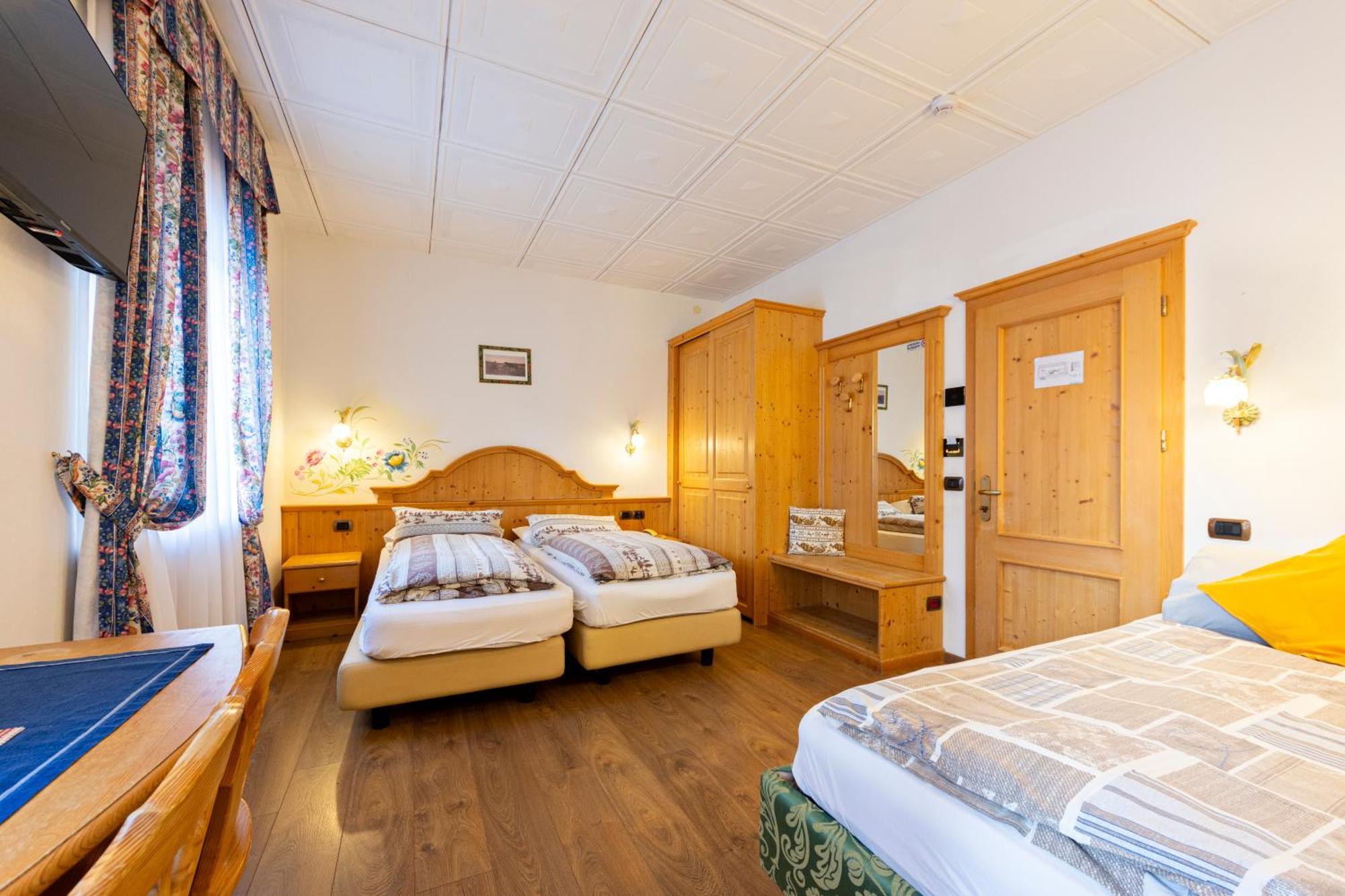 Monza Dolomites Hotel โมเอนา ภายนอก รูปภาพ