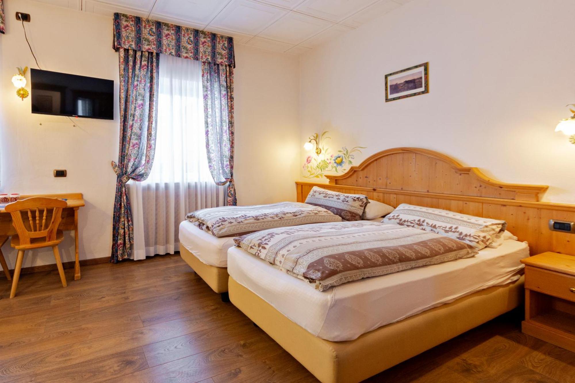 Monza Dolomites Hotel โมเอนา ภายนอก รูปภาพ