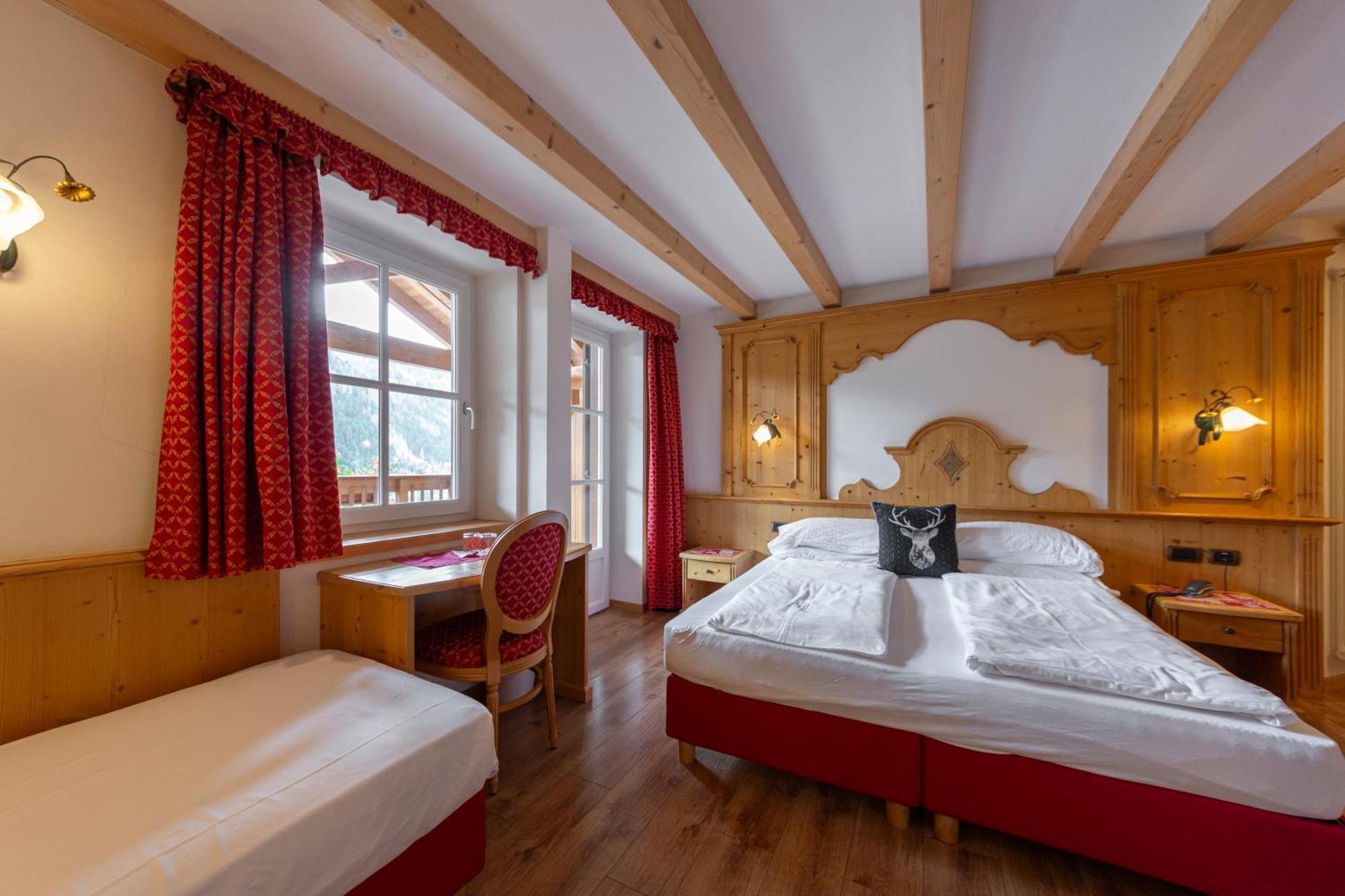 Monza Dolomites Hotel โมเอนา ภายนอก รูปภาพ