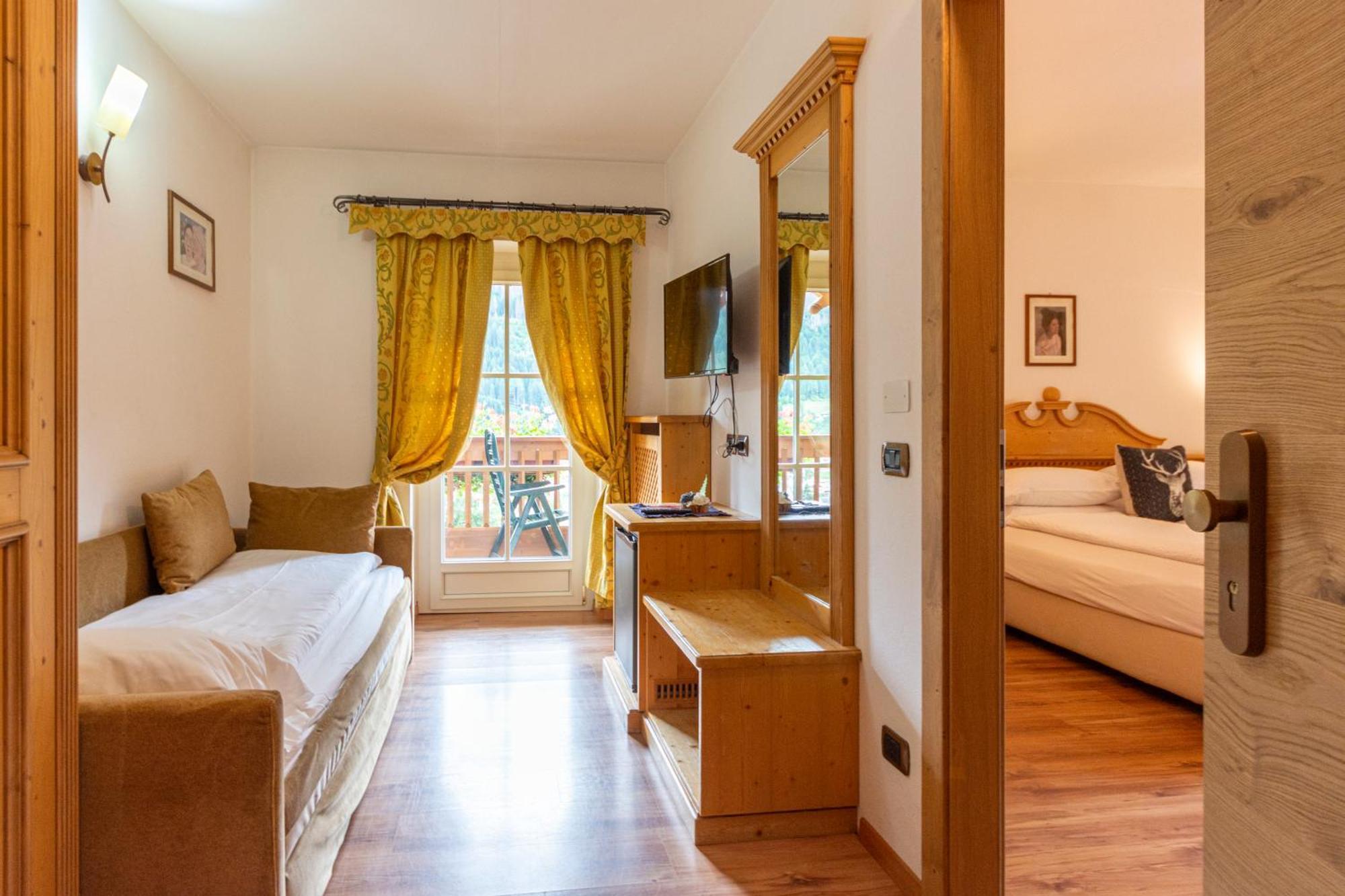 Monza Dolomites Hotel โมเอนา ภายนอก รูปภาพ