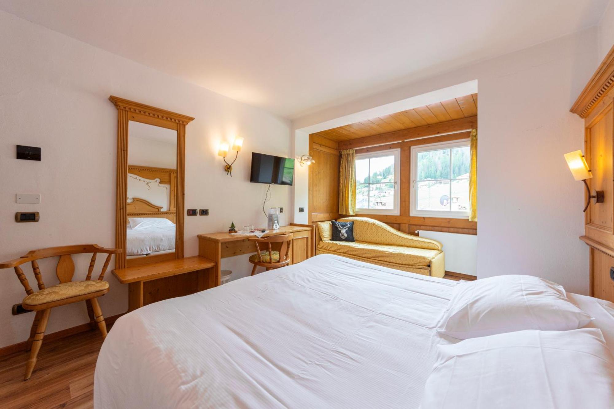 Monza Dolomites Hotel โมเอนา ภายนอก รูปภาพ