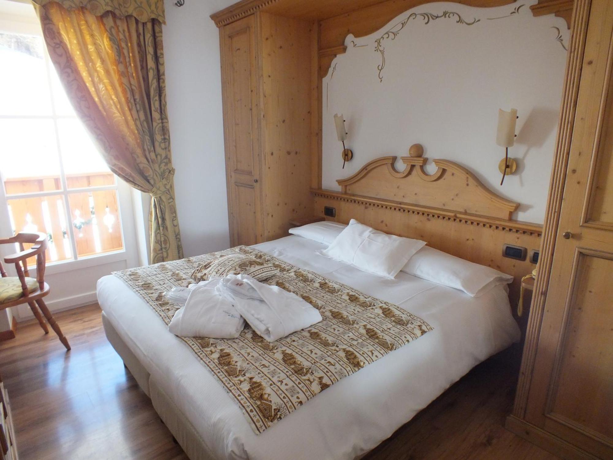 Monza Dolomites Hotel โมเอนา ภายนอก รูปภาพ