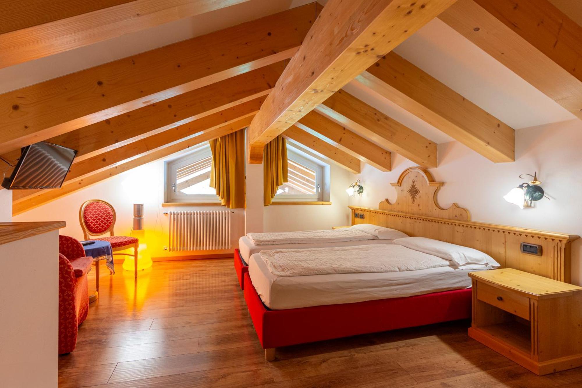 Monza Dolomites Hotel โมเอนา ภายนอก รูปภาพ
