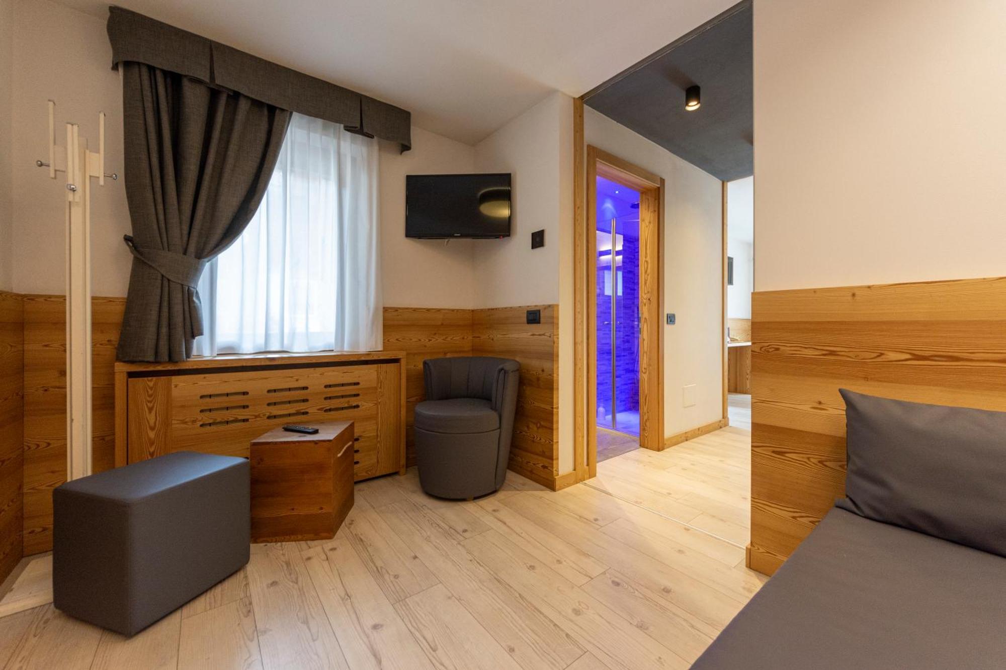 Monza Dolomites Hotel โมเอนา ภายนอก รูปภาพ