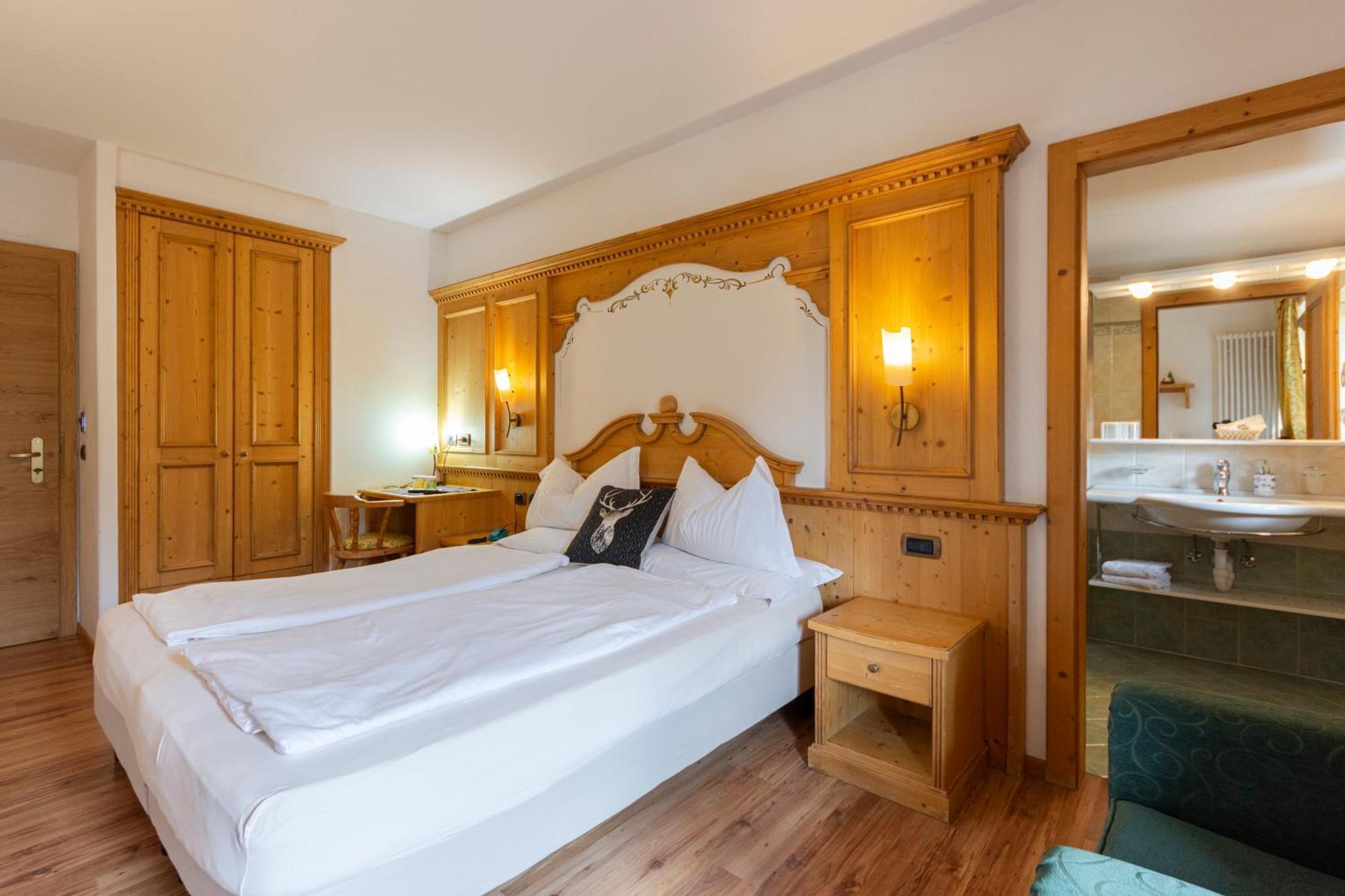 Monza Dolomites Hotel โมเอนา ภายนอก รูปภาพ
